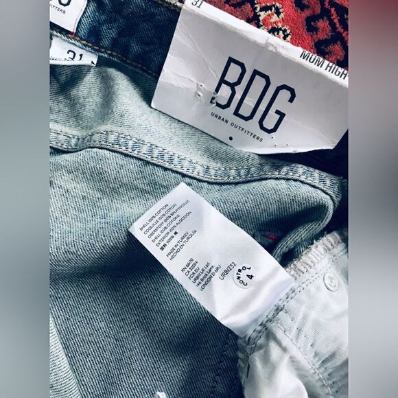 Urban Outfitters | NWT | distressed mom high rise jeans | size 31 - Picture 3 of 9